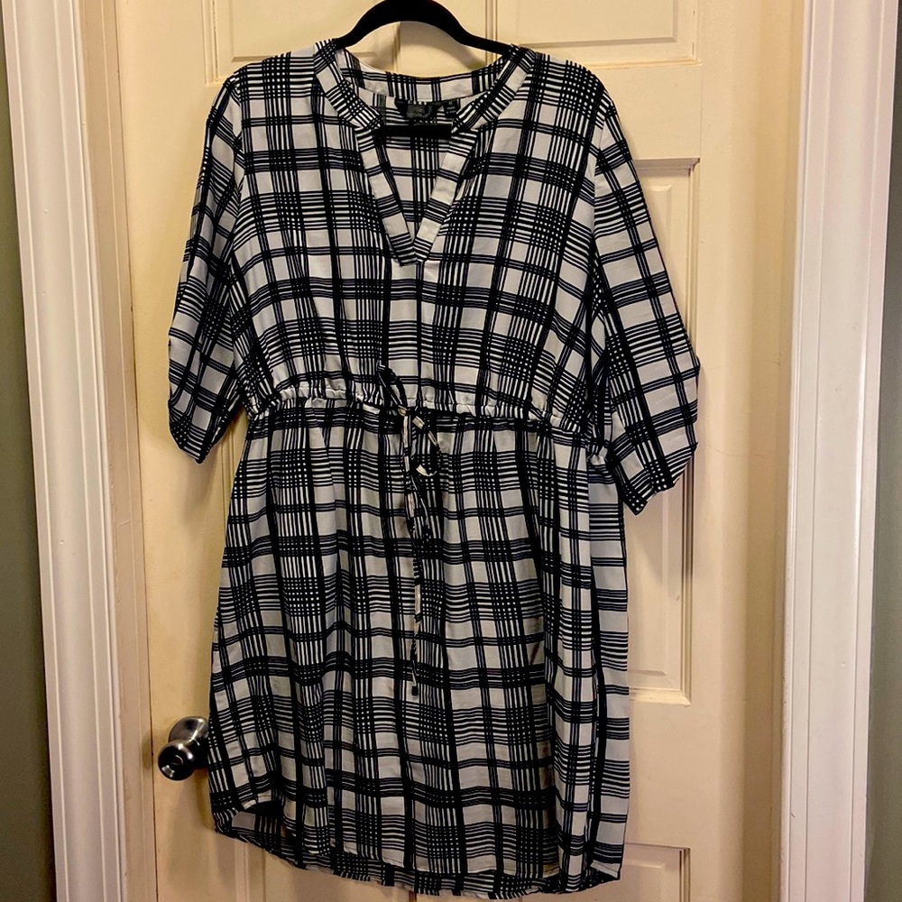 Black-and-white tunic drawstring dress